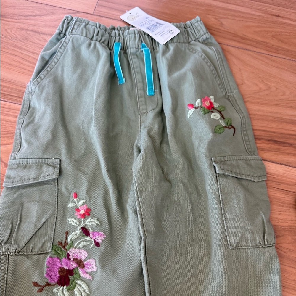 Brand new with TAGS! Rare Peek Brand embroidered cargo pants. Adorable!